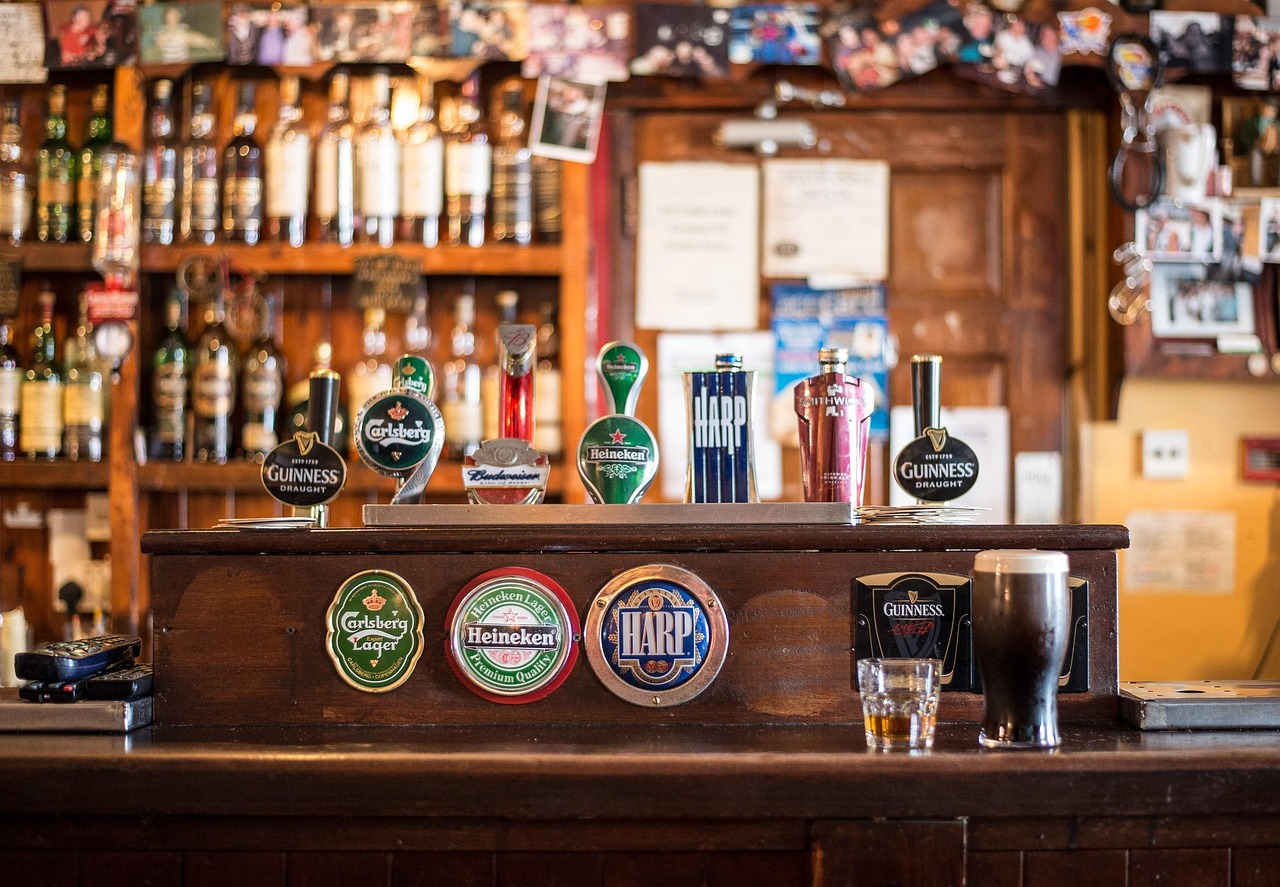 Biertaps in een bar in Ierland